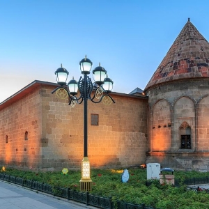 Uçaklı Butik Erzurum Kars Çıldır Gölü Turu